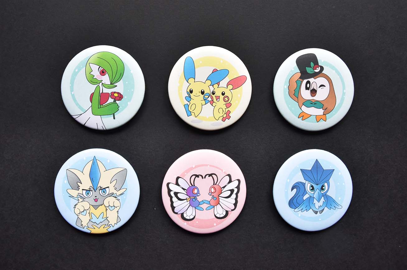 6 Badges Gardevoir Négapi /Posipi Brindibou Zeraora Papilusion Artikodin